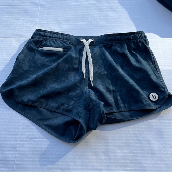 Vuori Dash Shorts - Picture 1 of 7